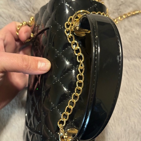 Forever 21 Small Black Vinyl Quilted Handbag Detachable Gold Lock and Chain - Picture 4 of 12